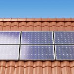 paneles solares sobre una casa